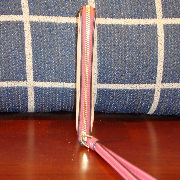 Coach Corner Zip Wristlet with Shooting Star Print EXCELLENT CONDITON! - Picture 6 of 10